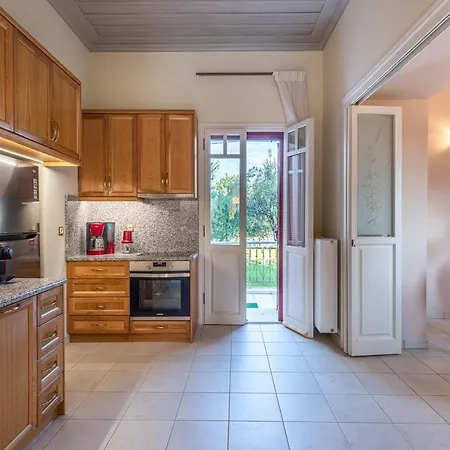 Sunset アパートホテル パトラ